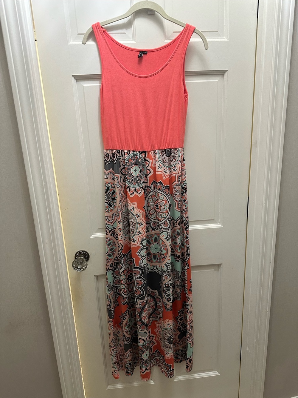Sleeveless Coral Tank Maxi Dress with Floral Print Skirt size small